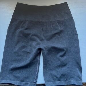 Alphalete Amplify biker shorts (Black Marl)